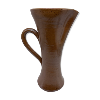 Pitcher in sandstone