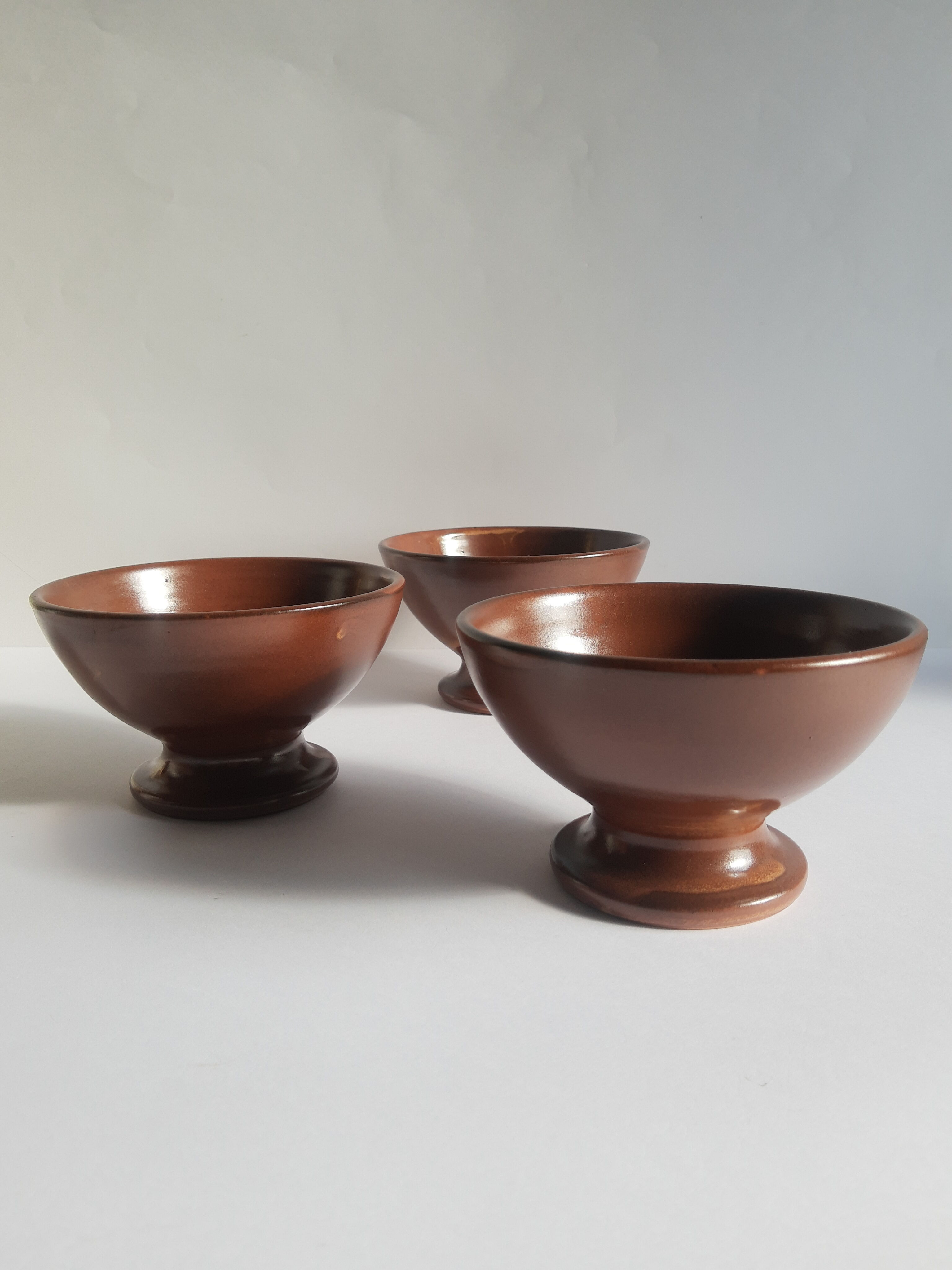 Set of 3 vintage ceramic arts brown piedouche bowls