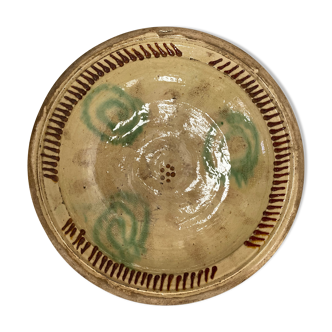 Plat en céramique ancien