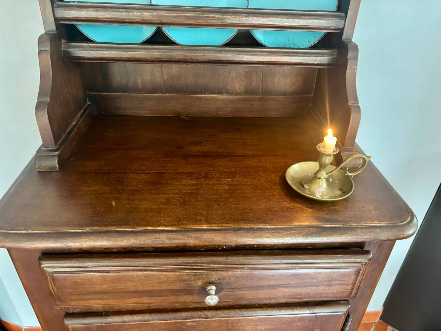 Buffet vaisselier ancien en chêne massif | Style Louis XV