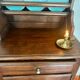 Buffet vaisselier ancien en chêne massif | Style Louis XV