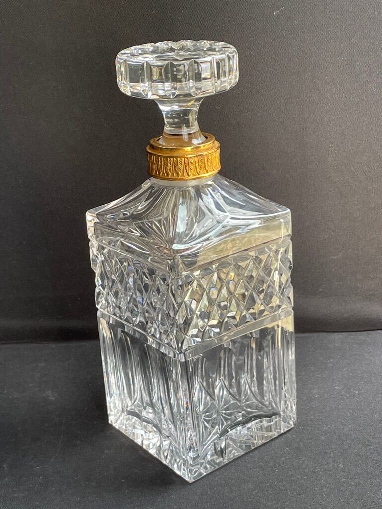 Alcohol decanter in blown and cut crystal Empire style XXth