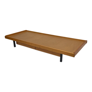 lit en bois vintage avec