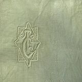 Lot duo, compose de deux grandes serviettes en coton et lin teintées bleue et verte anis, brodées,