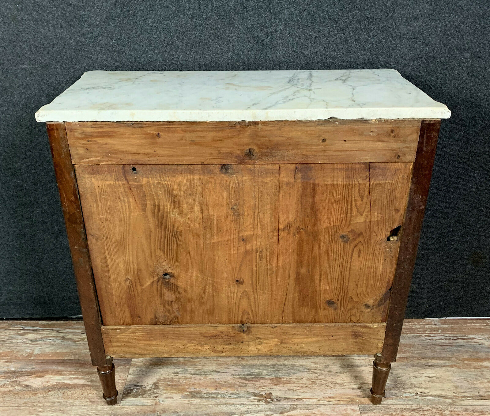 Commode de dame époque Louis XVI en acajou.