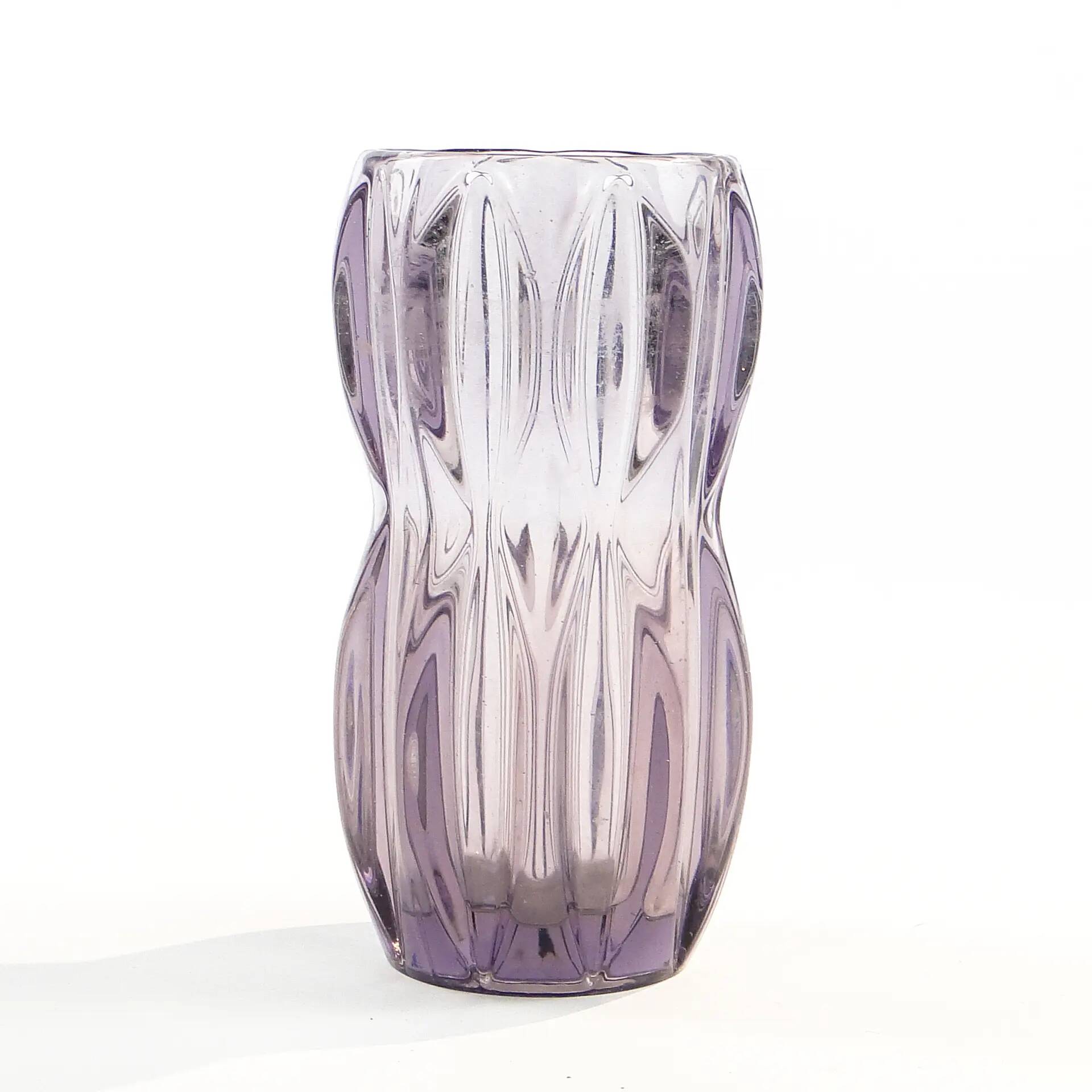 Vase, art déco, en verre violet, conçu par R. Schrotter, Inwald Glassworks, Tchécoslovaquie, années 1930.