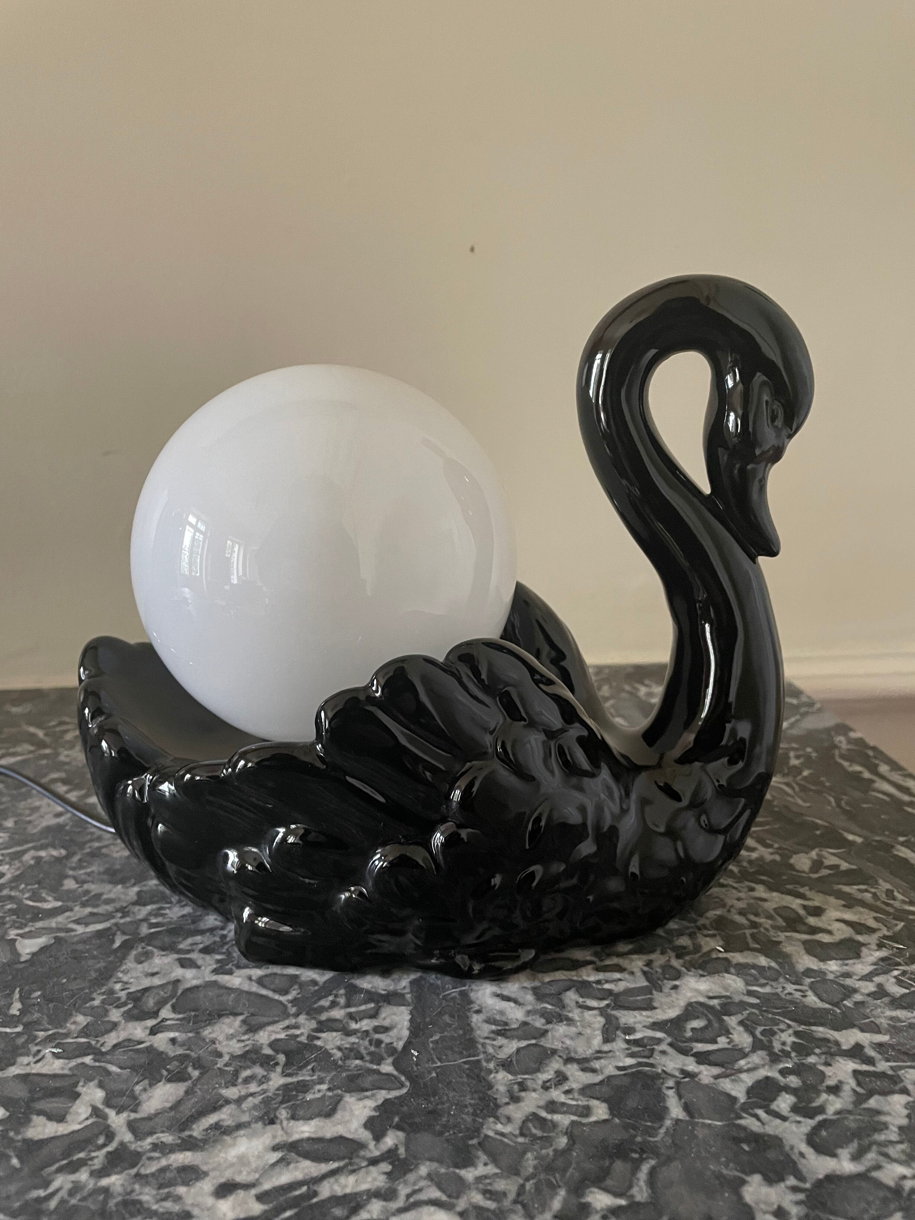 Black swan lamp