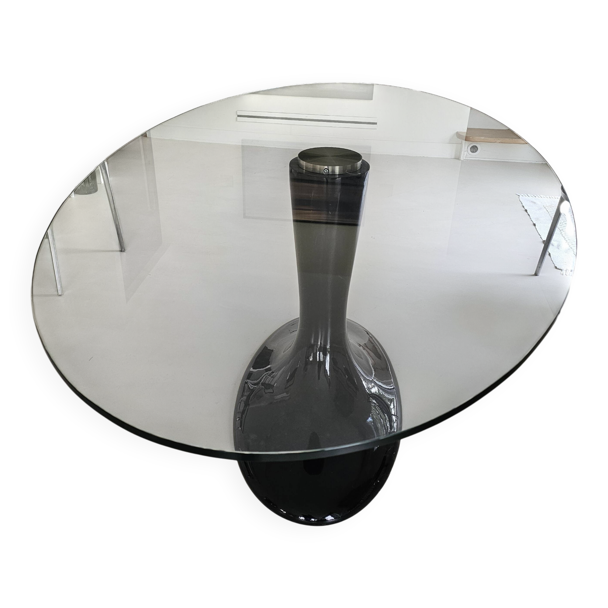 Oval tempered glass table