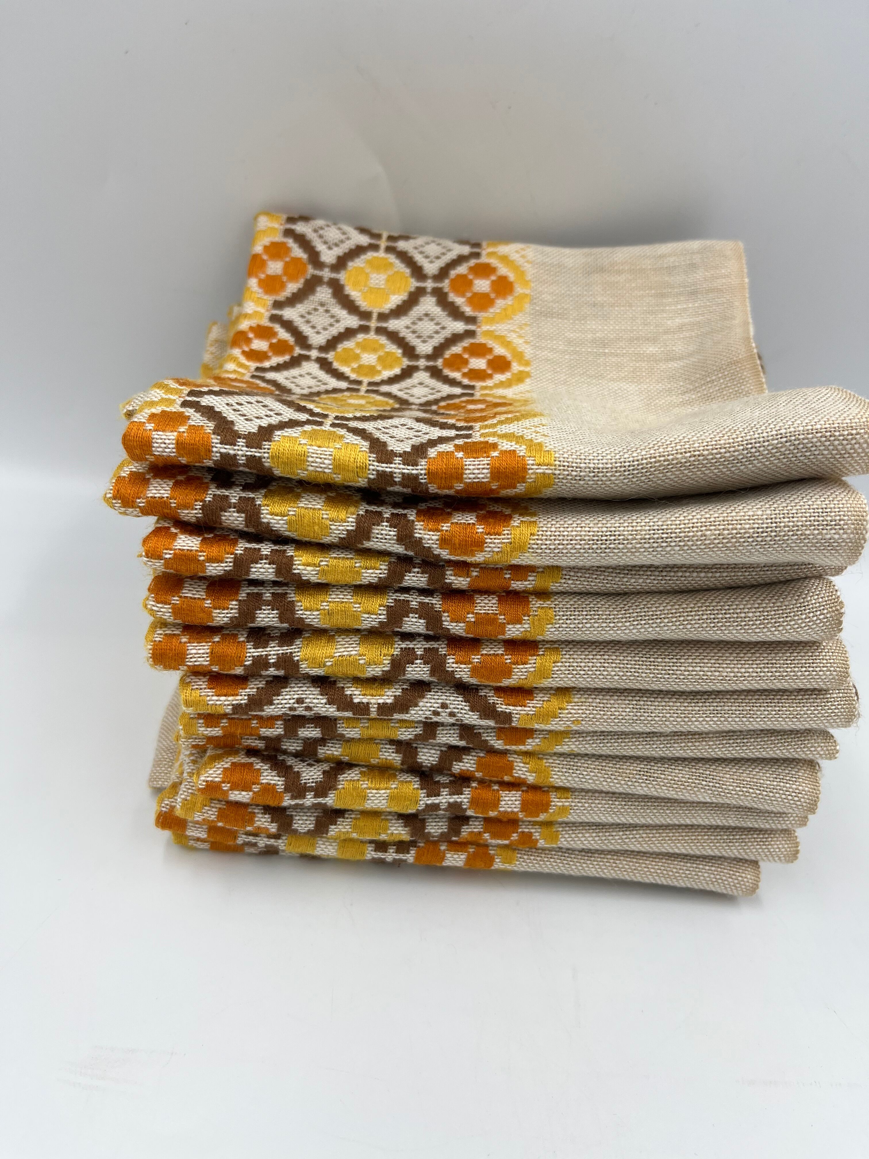 Set of 11 napkins motifs from the seventies 70s