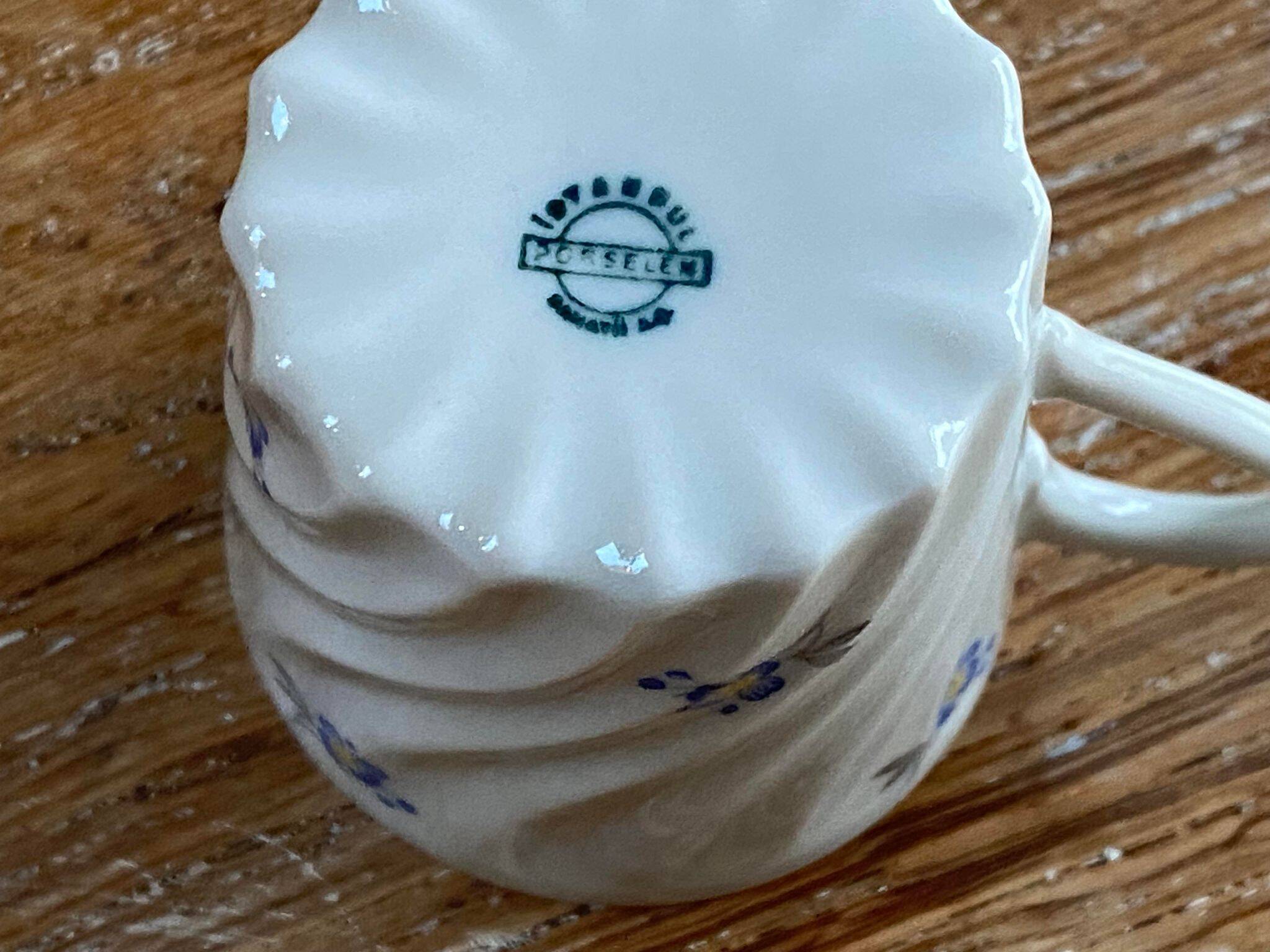 Set of 2 Istanbul and LImoges porcelain cups decorated with small blue flowers