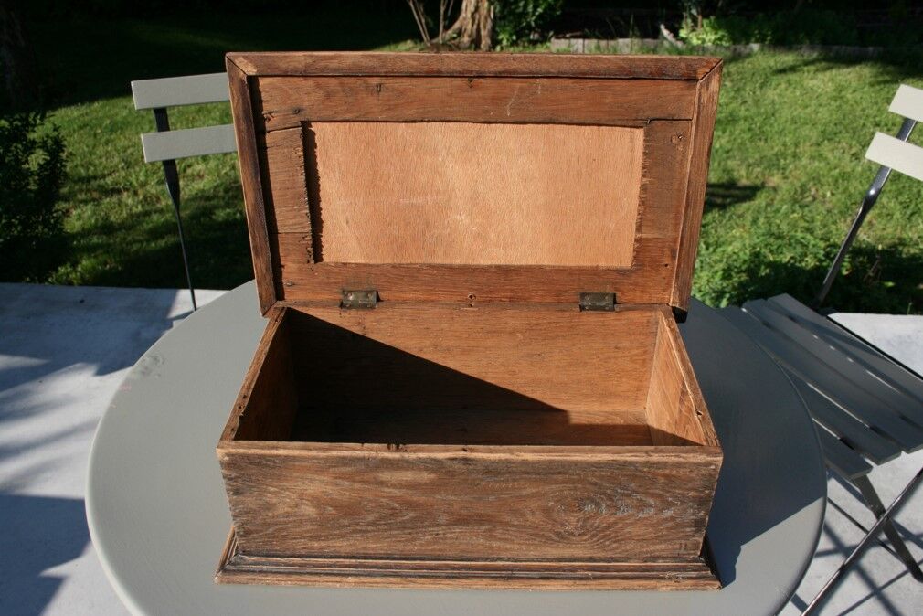 Small wooden chest/box