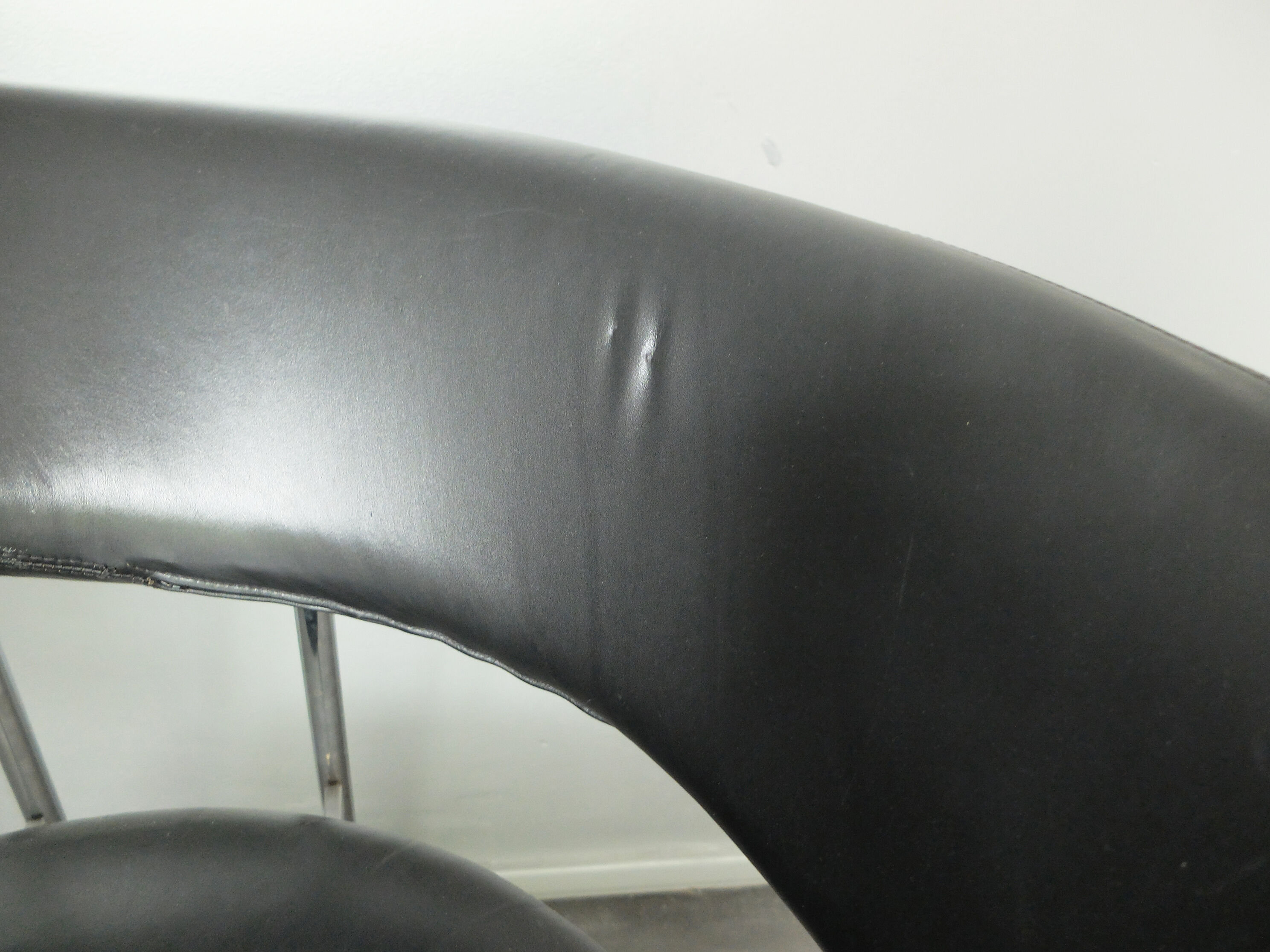 Divi lounge chair by Mark Van Tilburg for Leolux