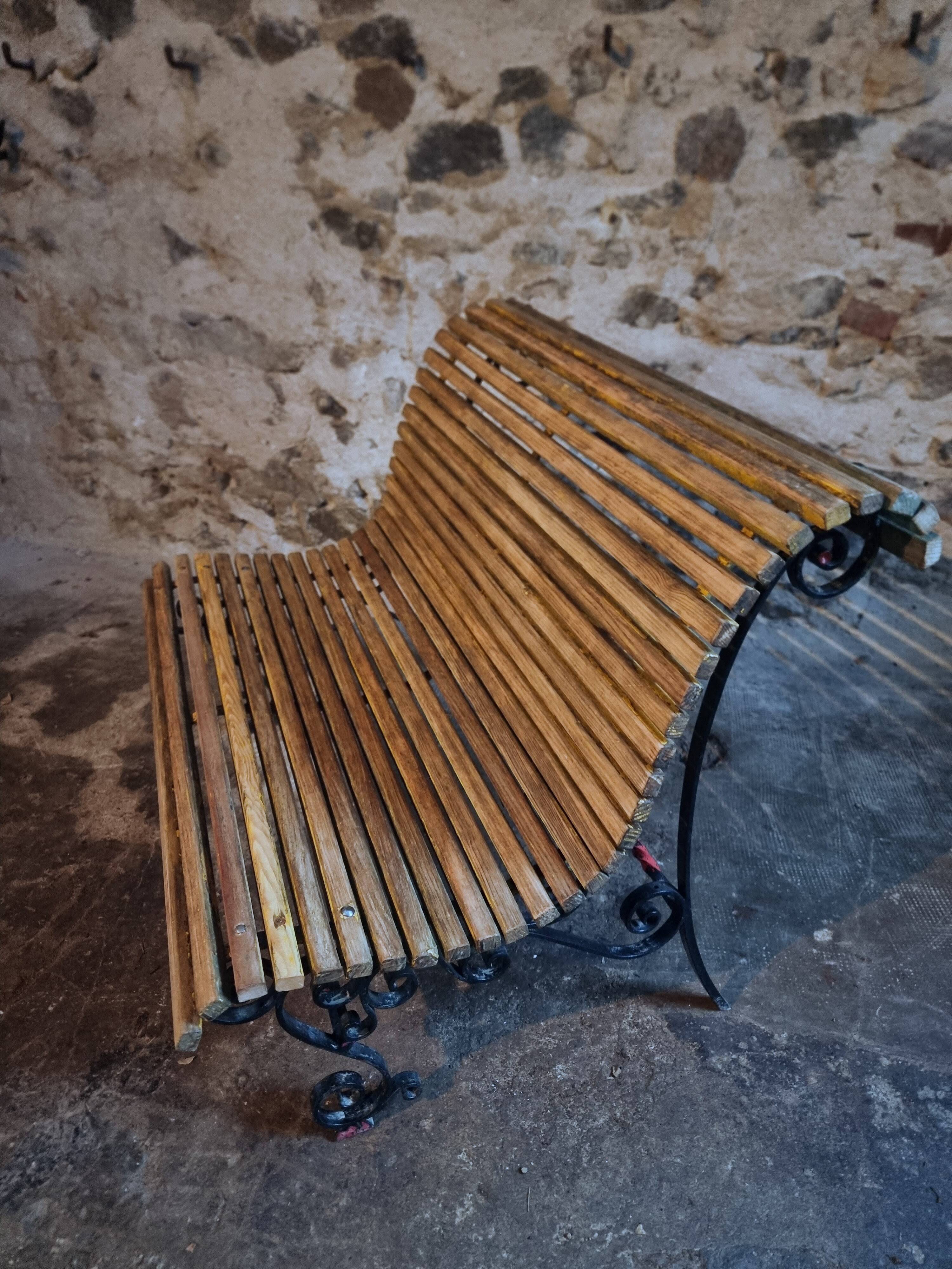 French garden bench in iron and wooden slats, mid-20th century.