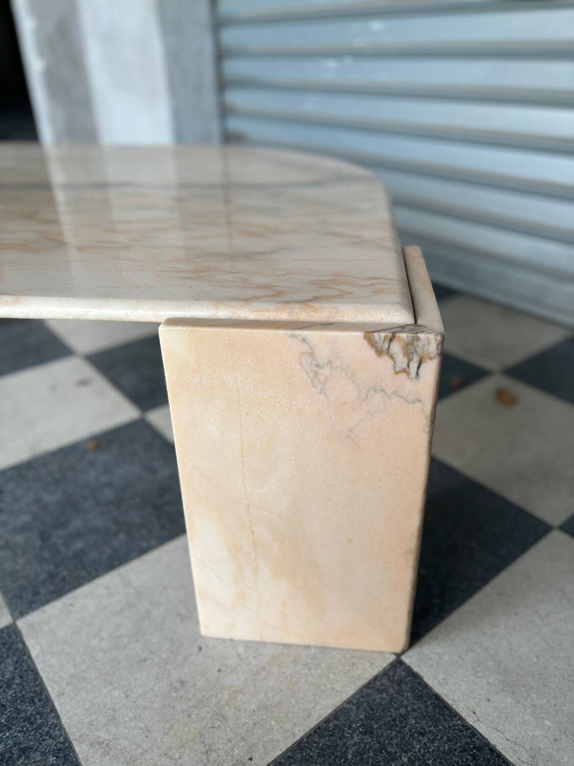 Table basse vintage en marbre rose