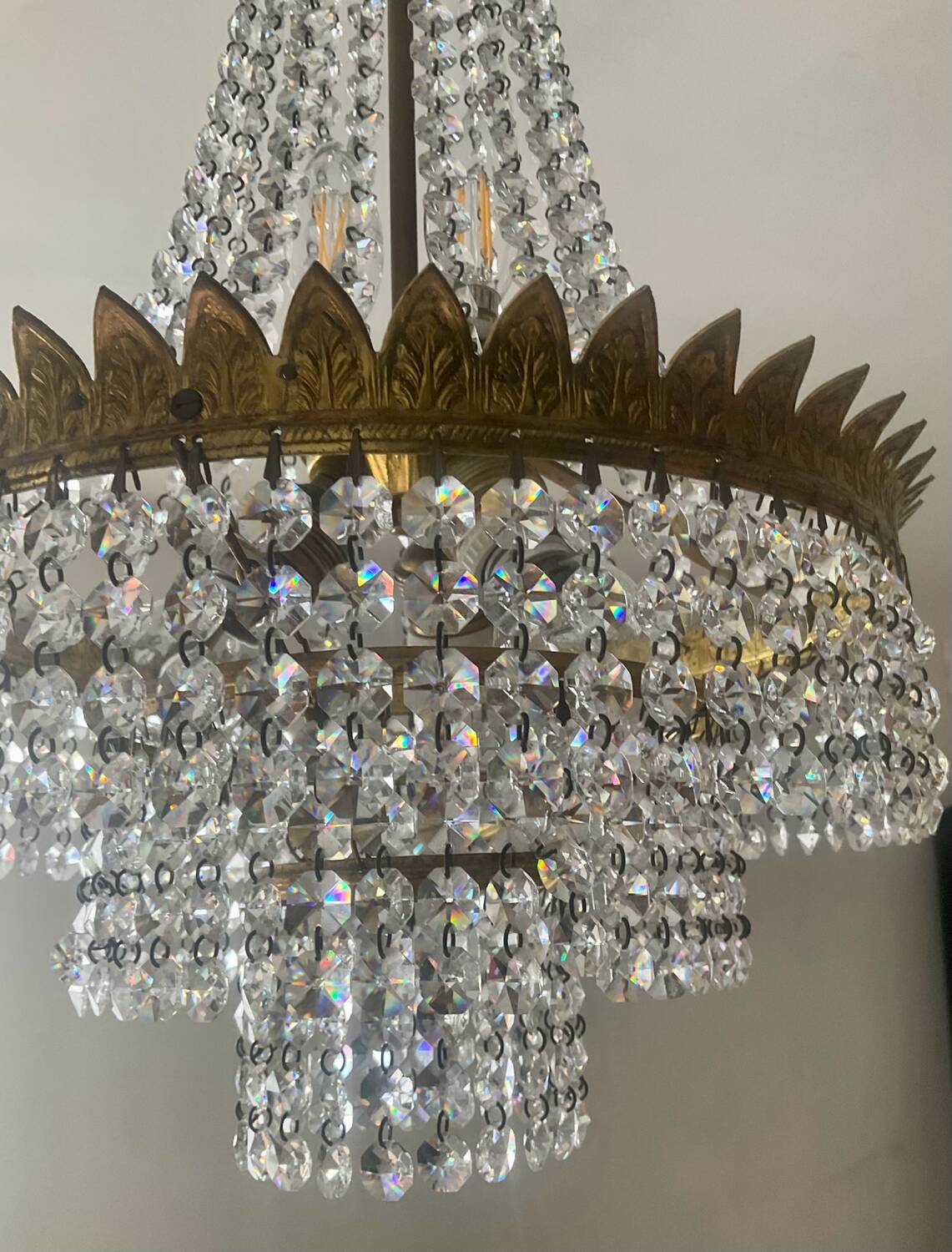 Hot air balloon chandelier in brass and crystal pendants