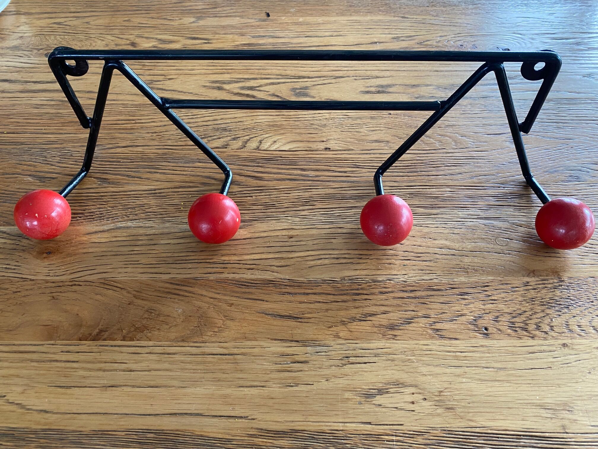 2 coat rack walls 4 balls balls 50s