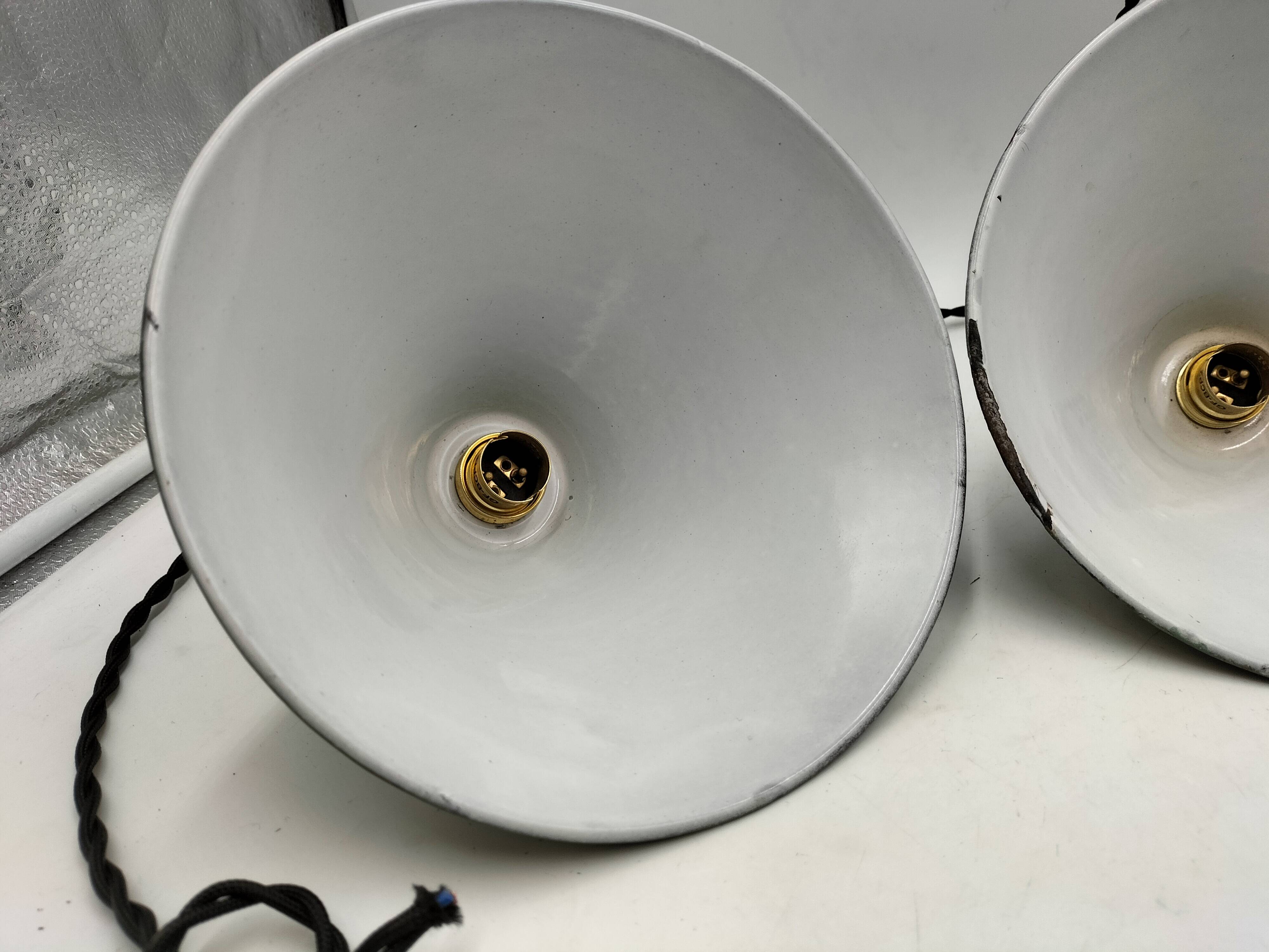 Enamelled sheet metal suspensions