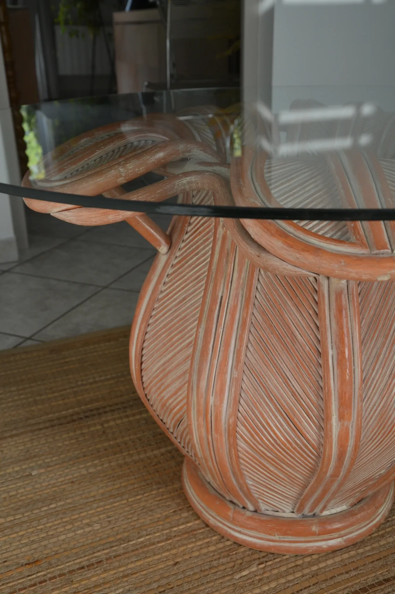Table fleur en bambou et rotin attr. à Vivai Del Sud
