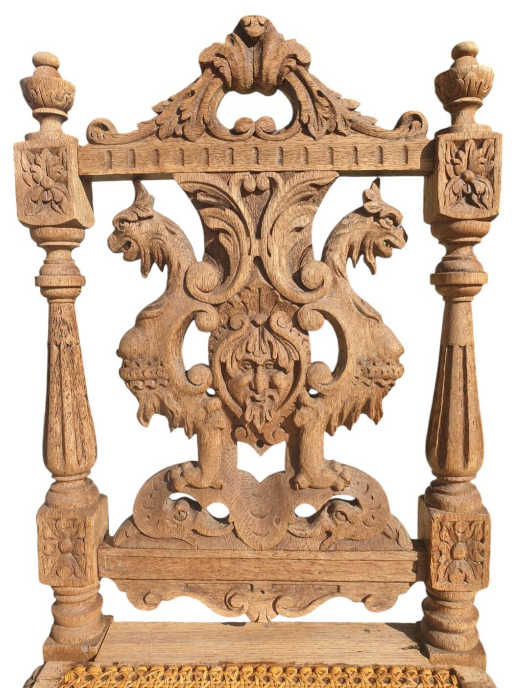 Chaise en chêne naturel sculpté