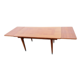 Extendable dining table