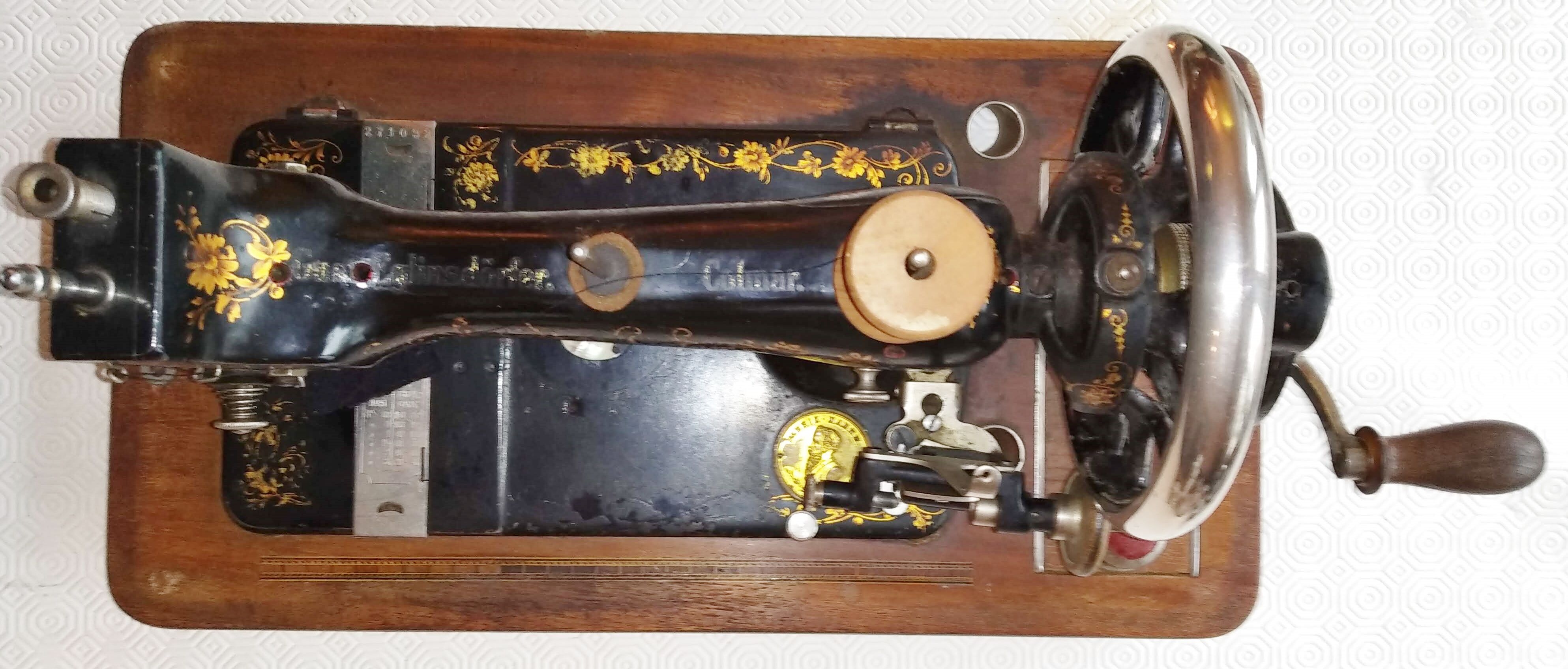 Machine sewing manual and Original portable, Victoria from 1894