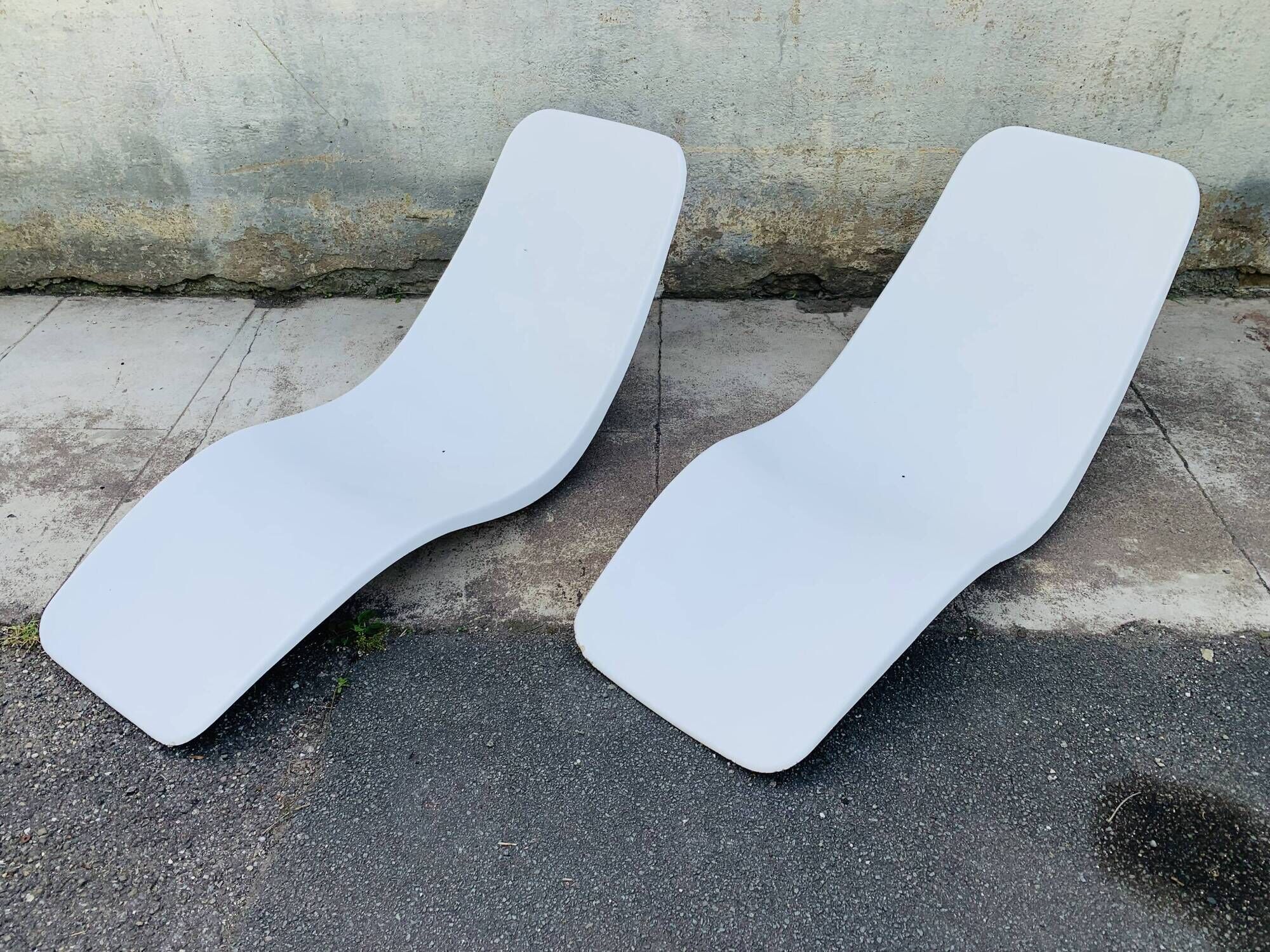Pair of Eurolax R1 sunbeds by Charles Zublena