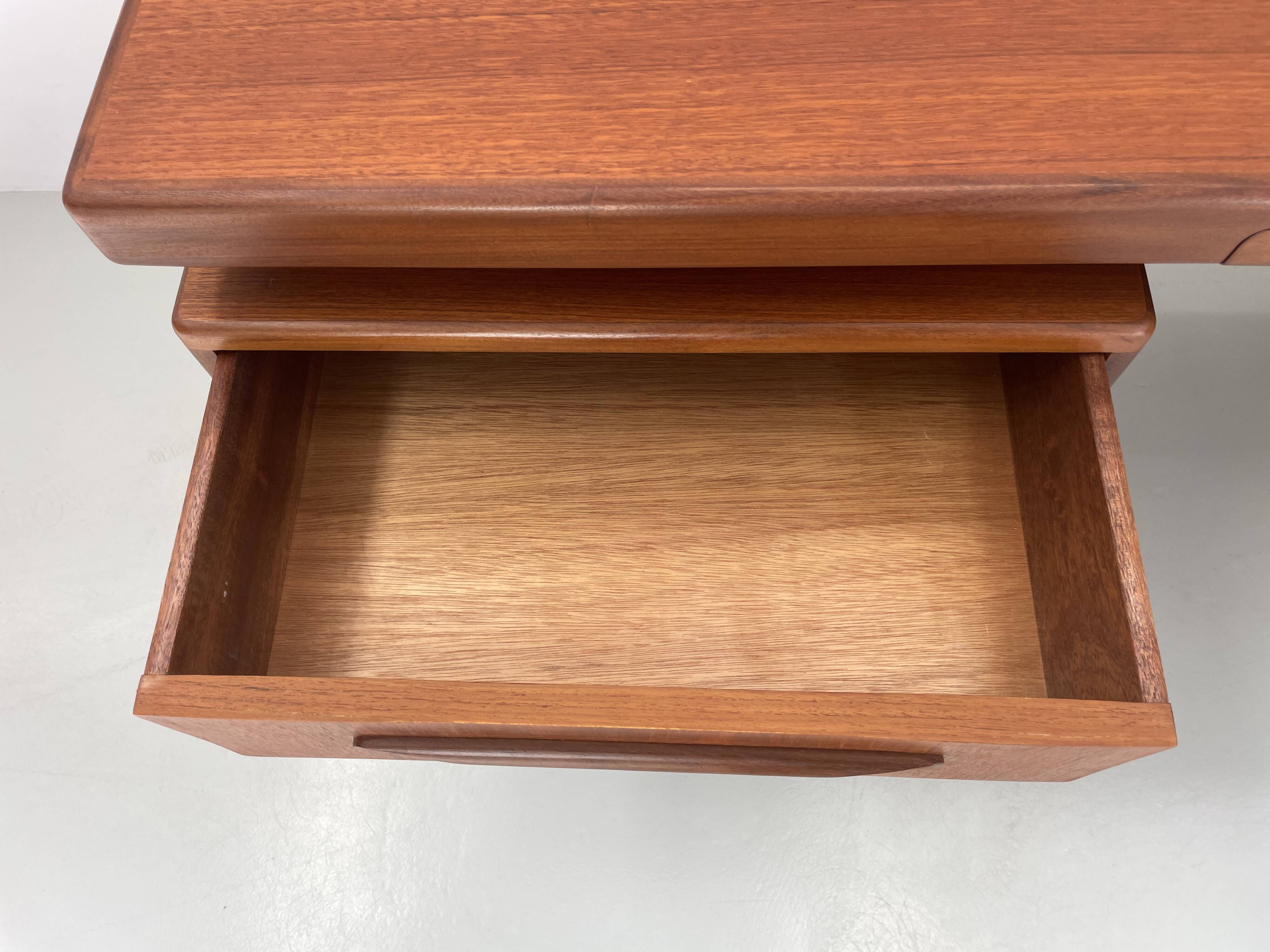 Vintage desk by V.Wilkins for G-Plan, 1960s