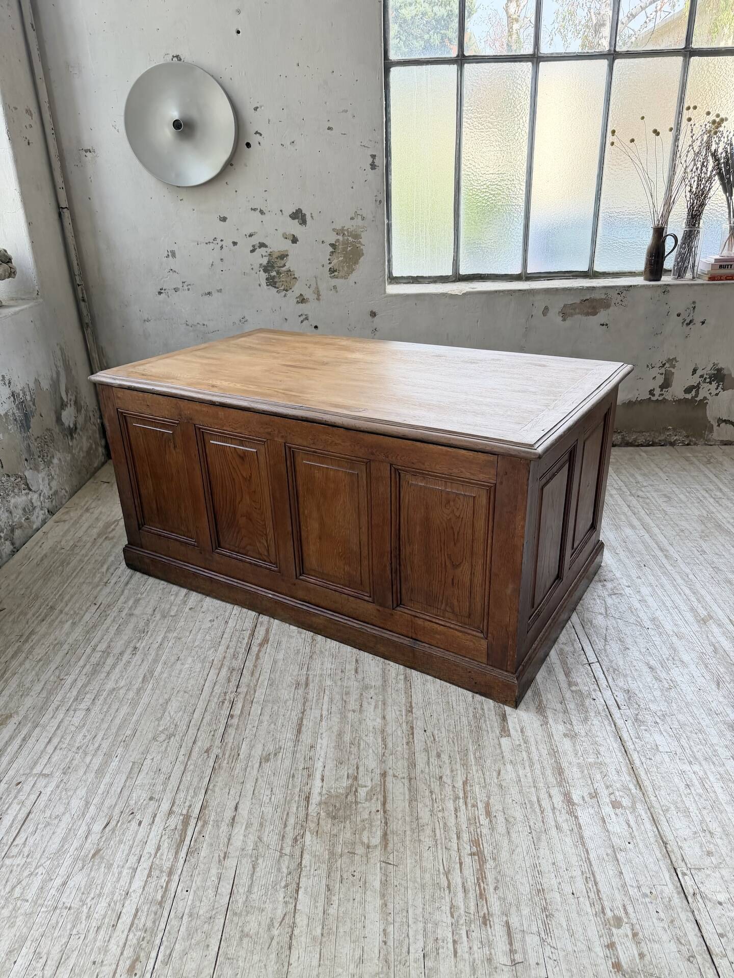 Counter or desk in oak from the 1950s.