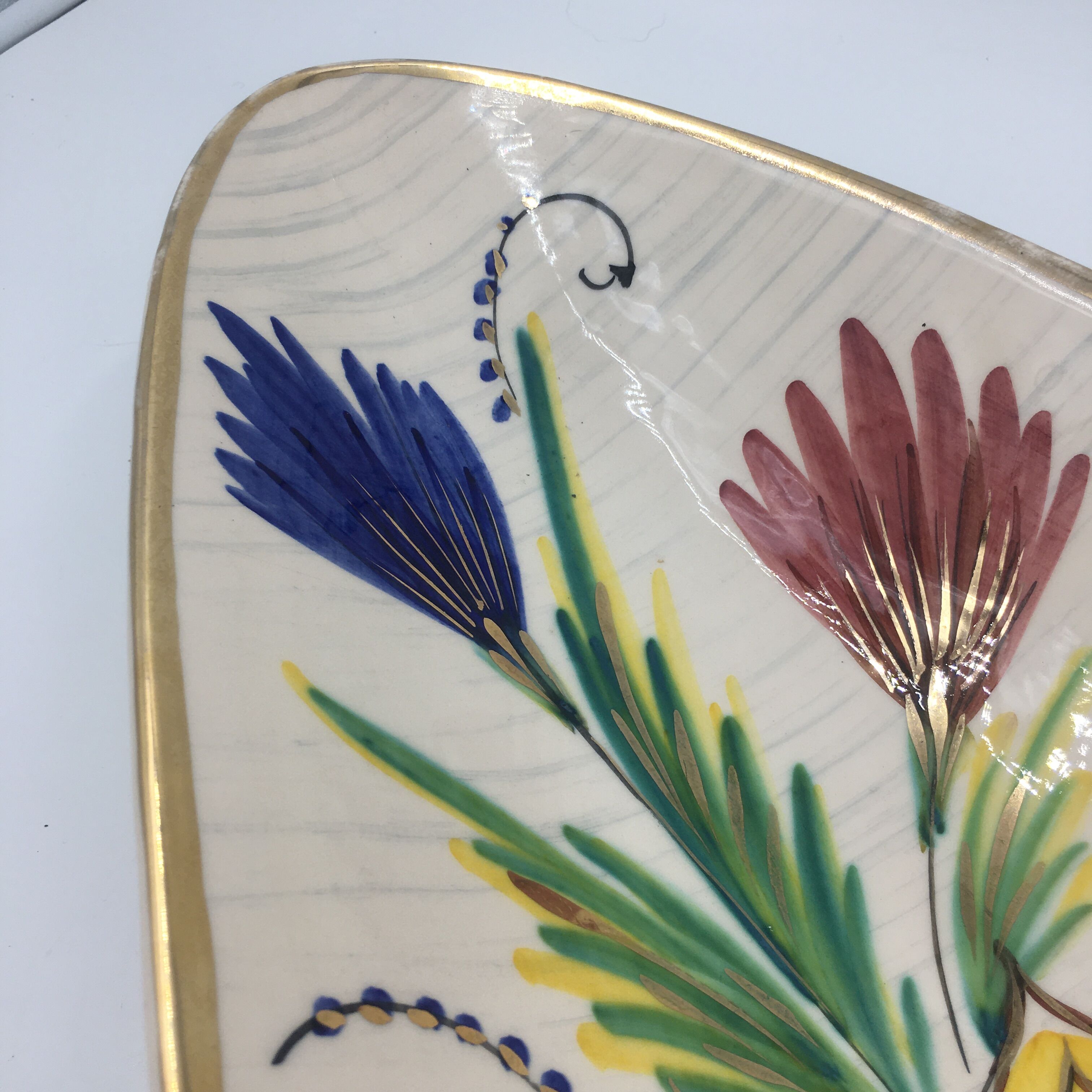 Triangular ceramic fruit basket