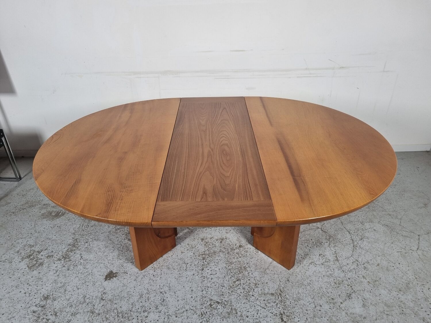 Table à manger en orme de Luigi Gorgoni années 80