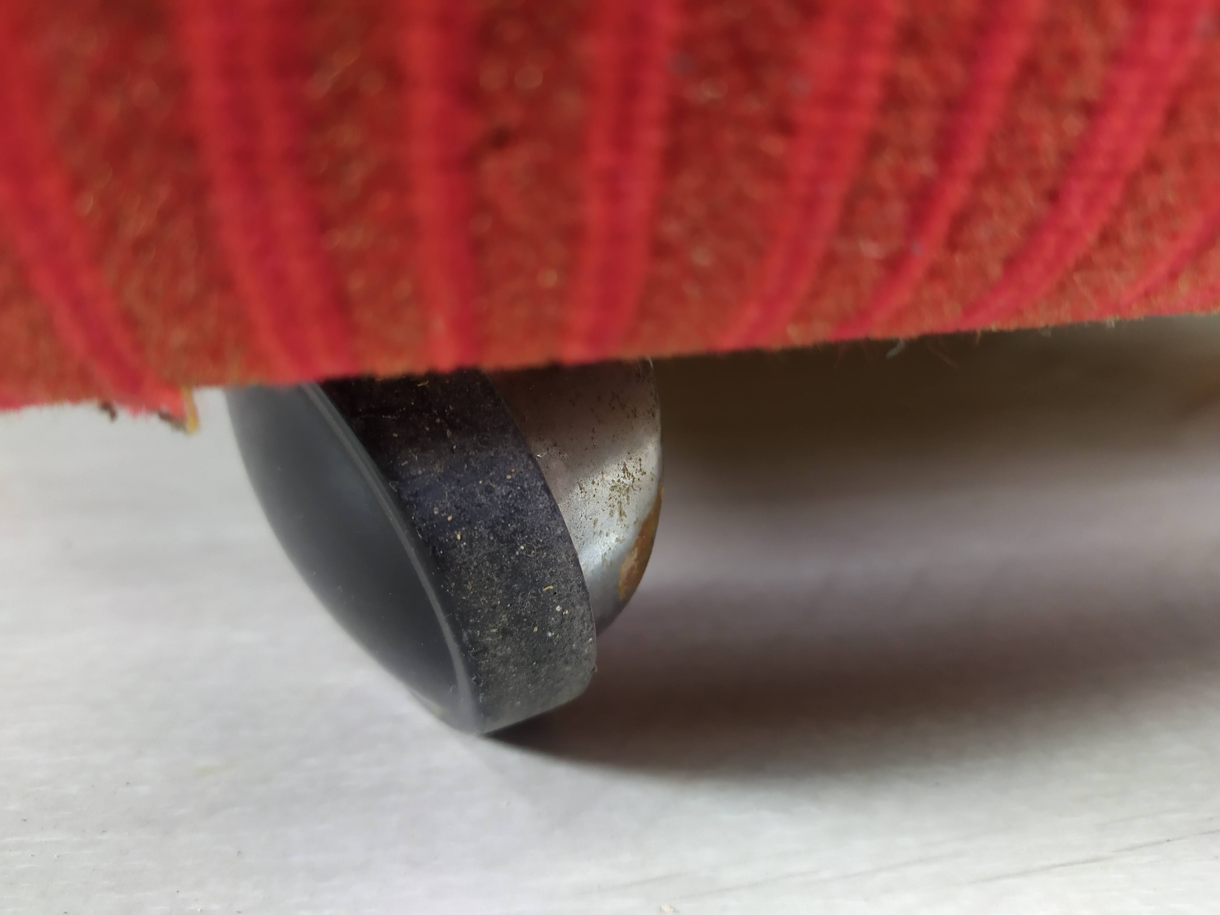 Airborne Cadestin Red Velvet Lounge