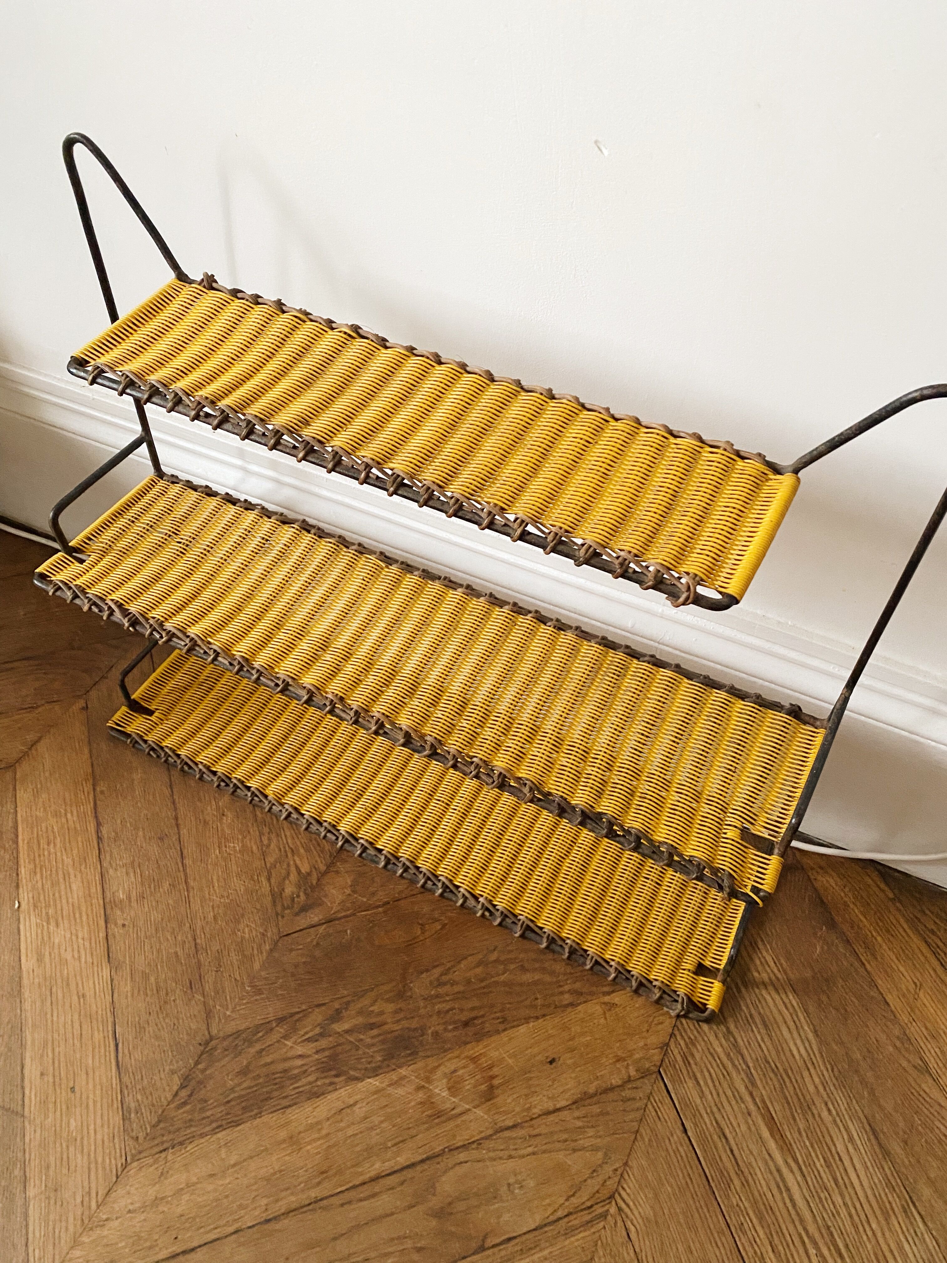 70s shelf in scoubidou and metal