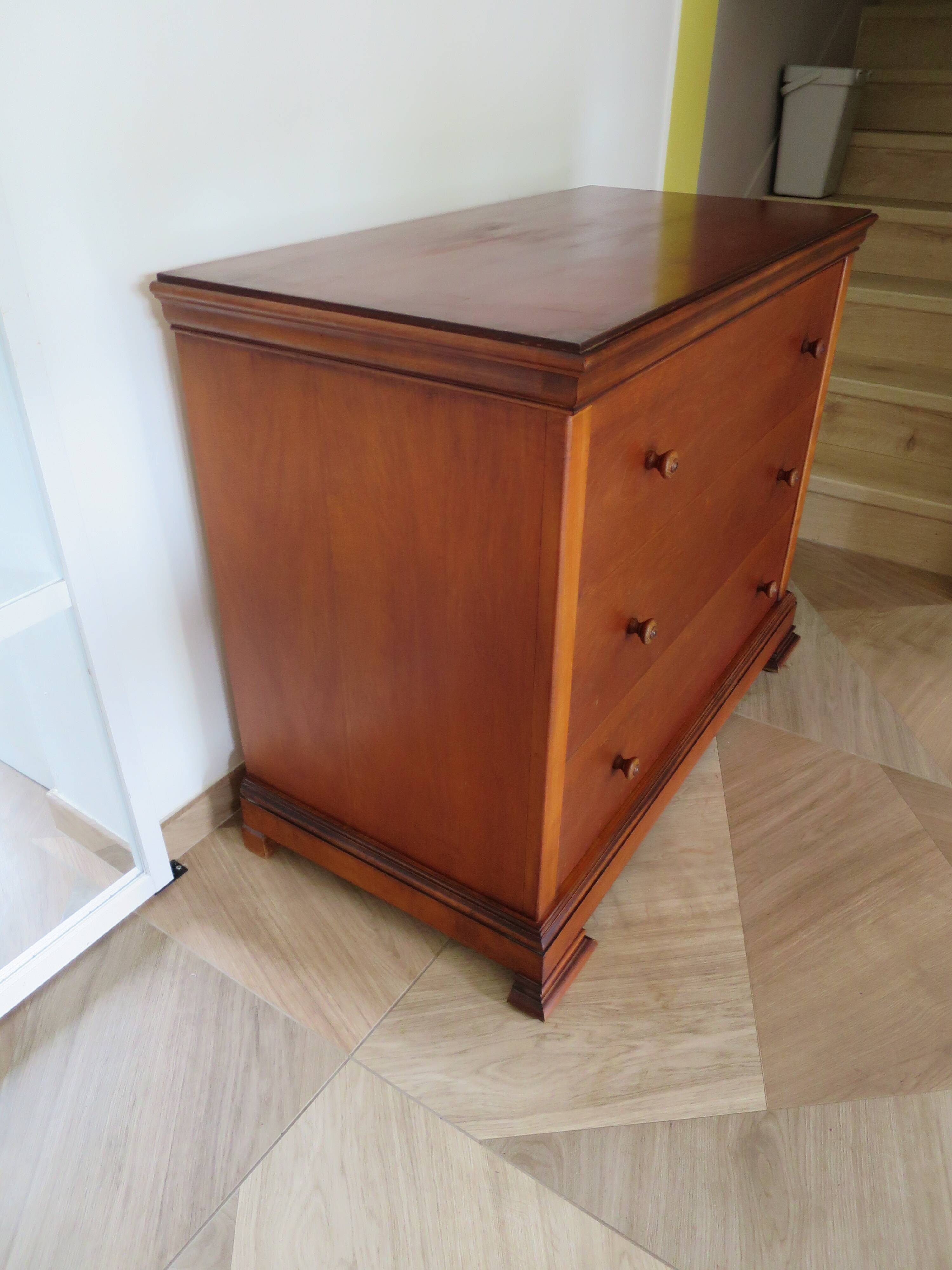 Elegant cherry wood chest of drawers – 3 drawers – 80s