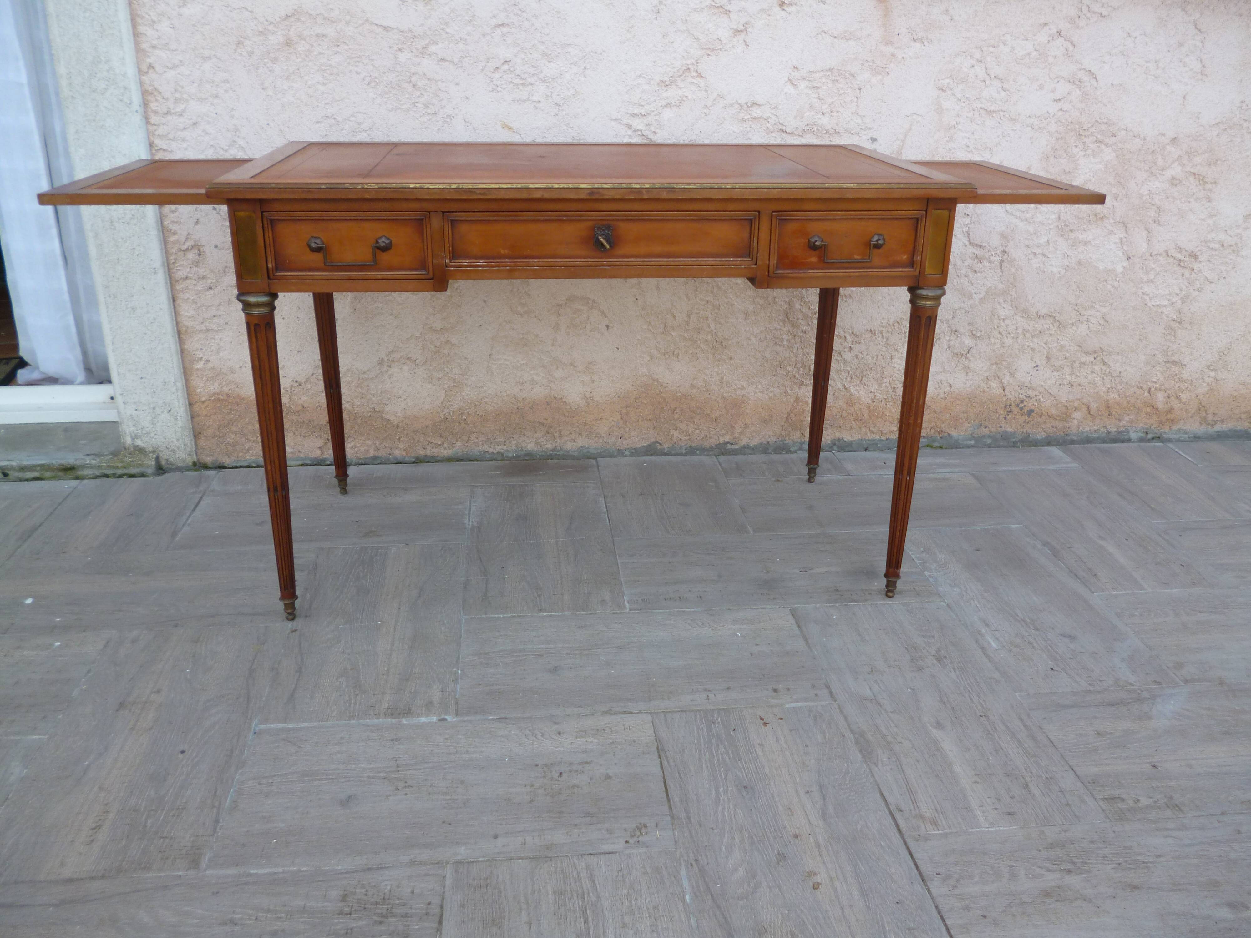 Bureau style Louis XVI à tirettes