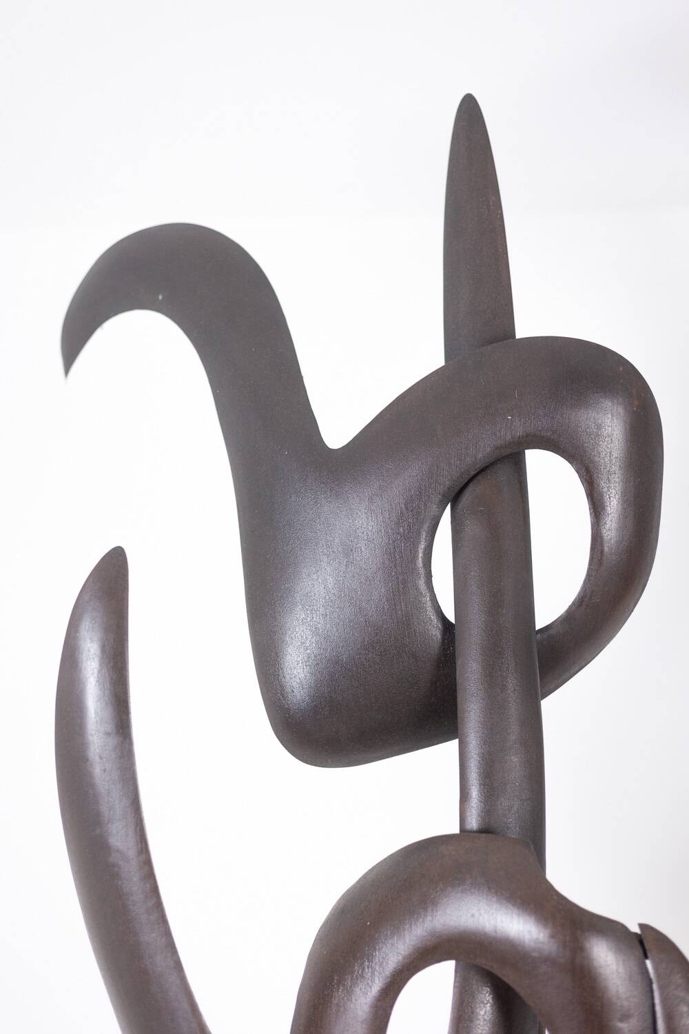 Antonine de Saint Pierre. Curved metal sculpture. Contemporary work.