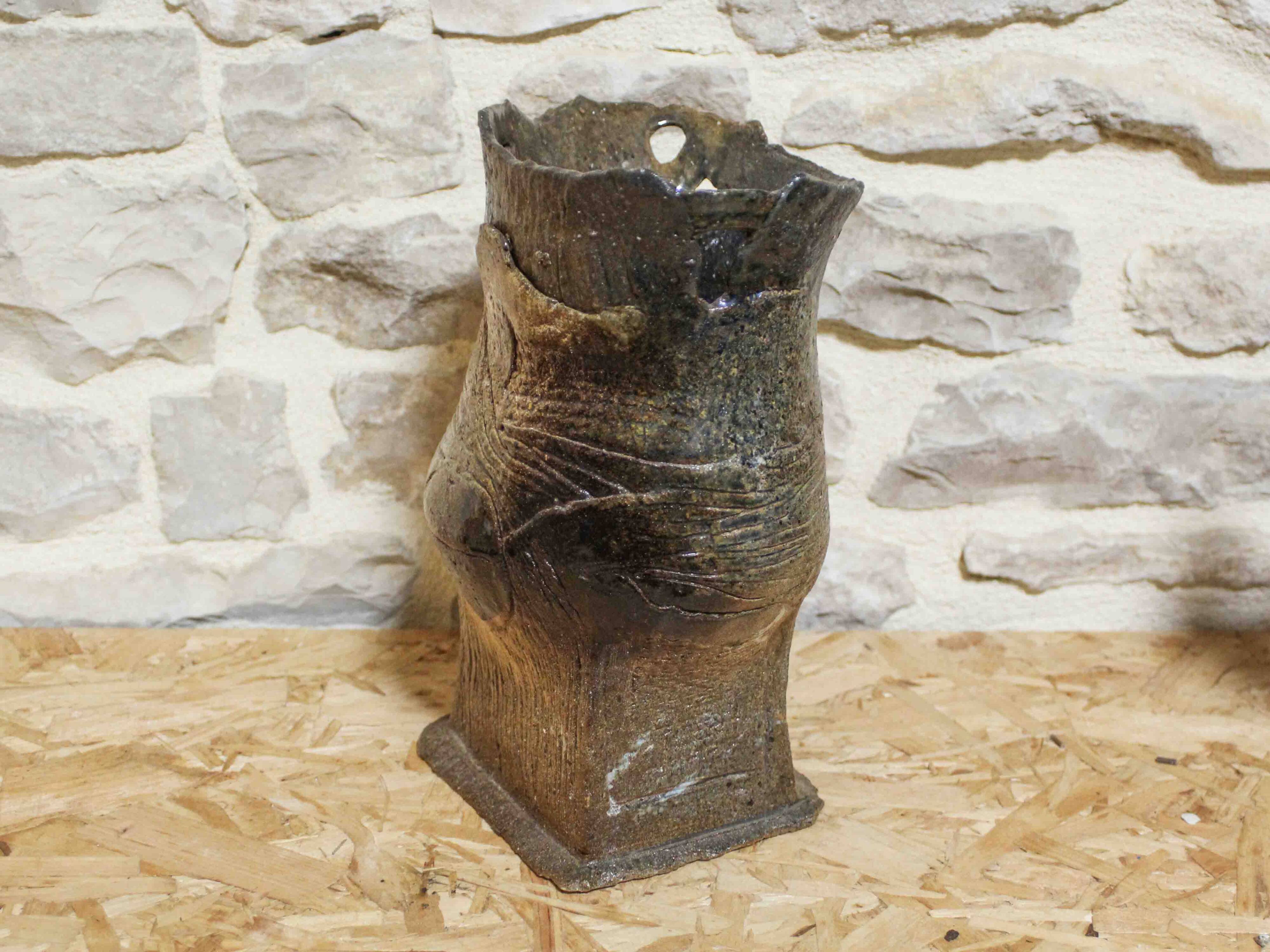 Vase made from a slab of scarified stoneware