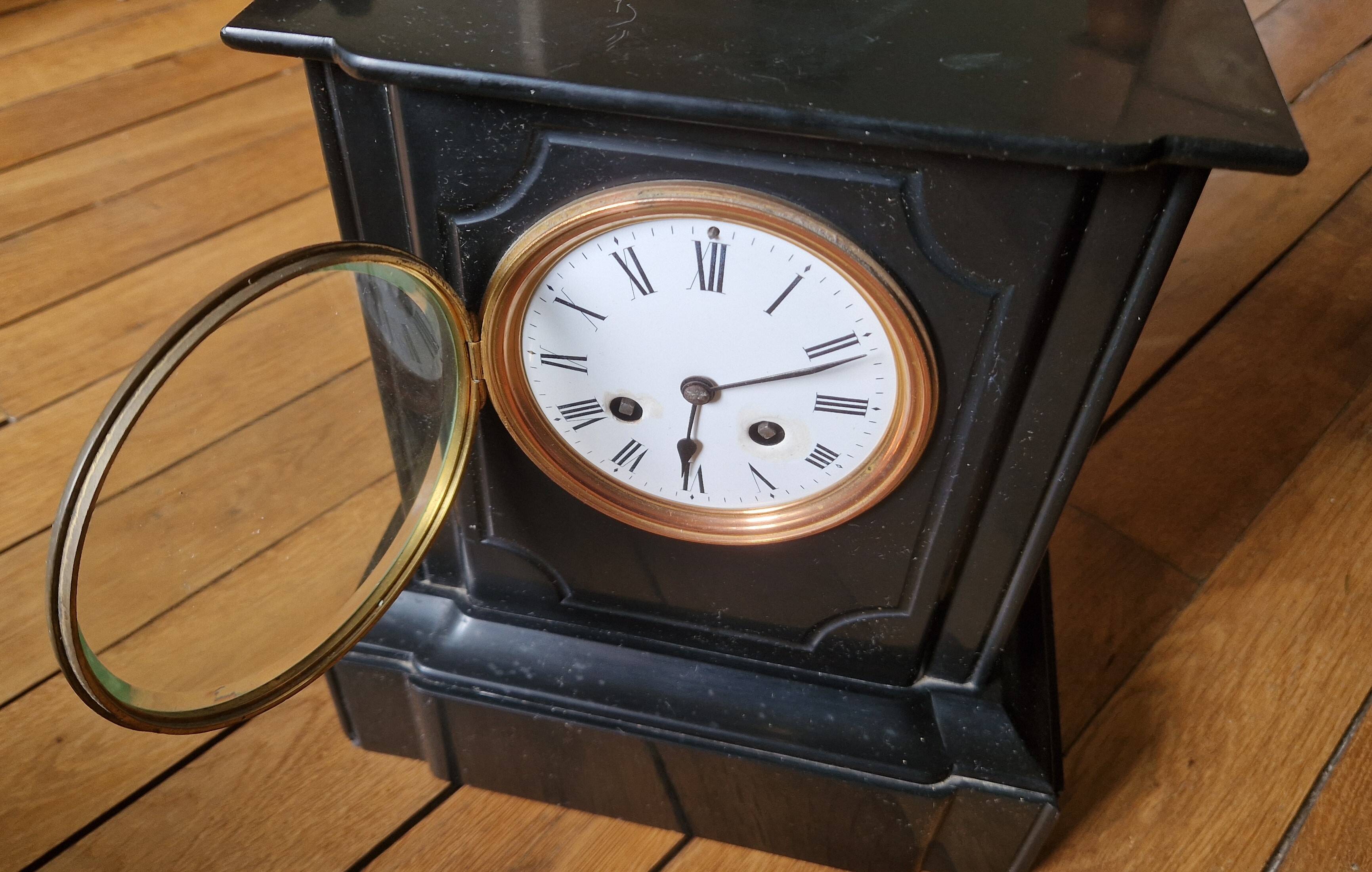 Napoleon III style black marble clock, in working condition