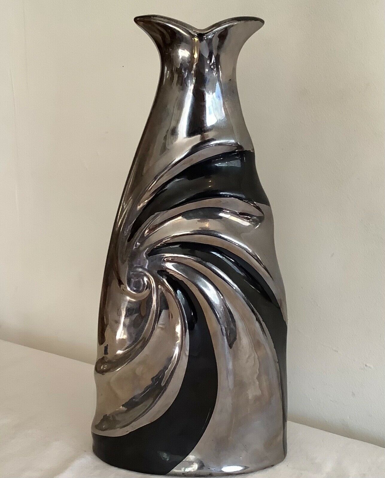 Vintage vase in silver and black lace-up earthenware stamped