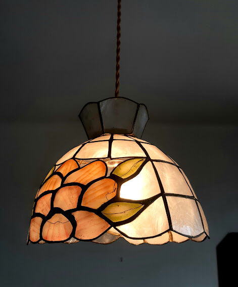 Mother-of-pearl suspension with art deco flowers