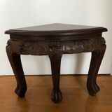 Carved wooden corner sellette