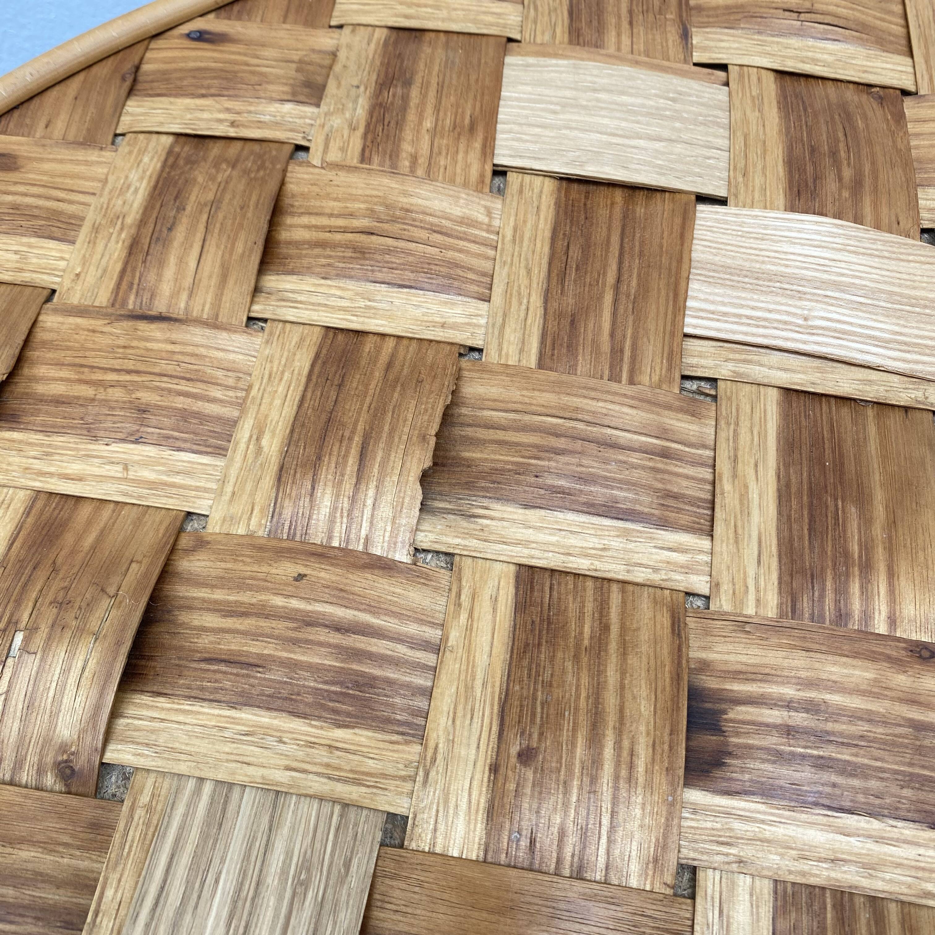 Ensemble composé d’une table et trois fauteuils en lamelles de châtaignier années 50/60