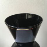 Vase en verre teinté noir avec liseré doré