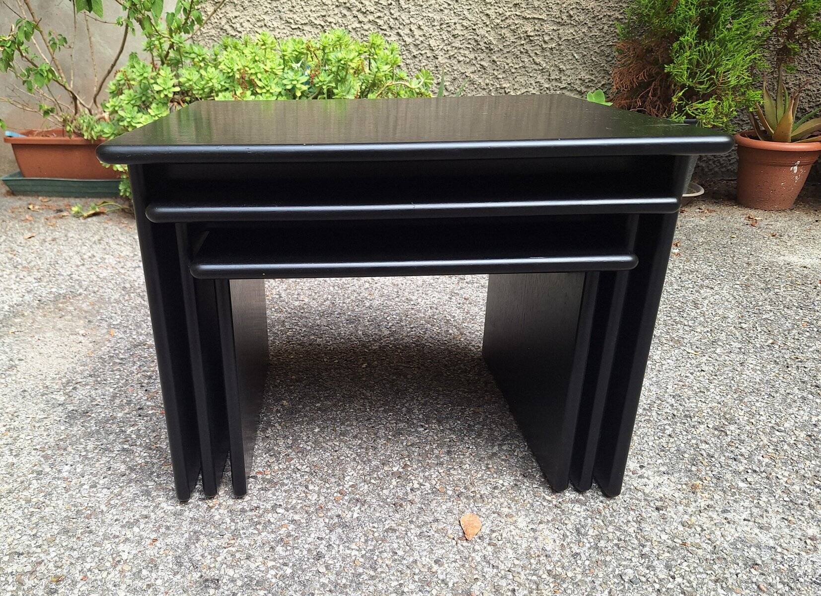 Tables gigognes en bois laqué noir, années 1980, ensemble de 3