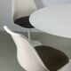 Table & avec chaises pivotantes d'Eero Saarinen pour Knoll International des années 1960