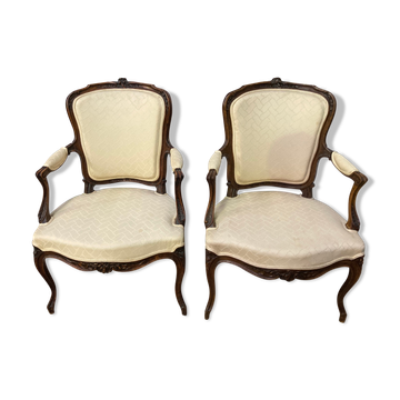 Paire de fauteuils style Louis XV beige