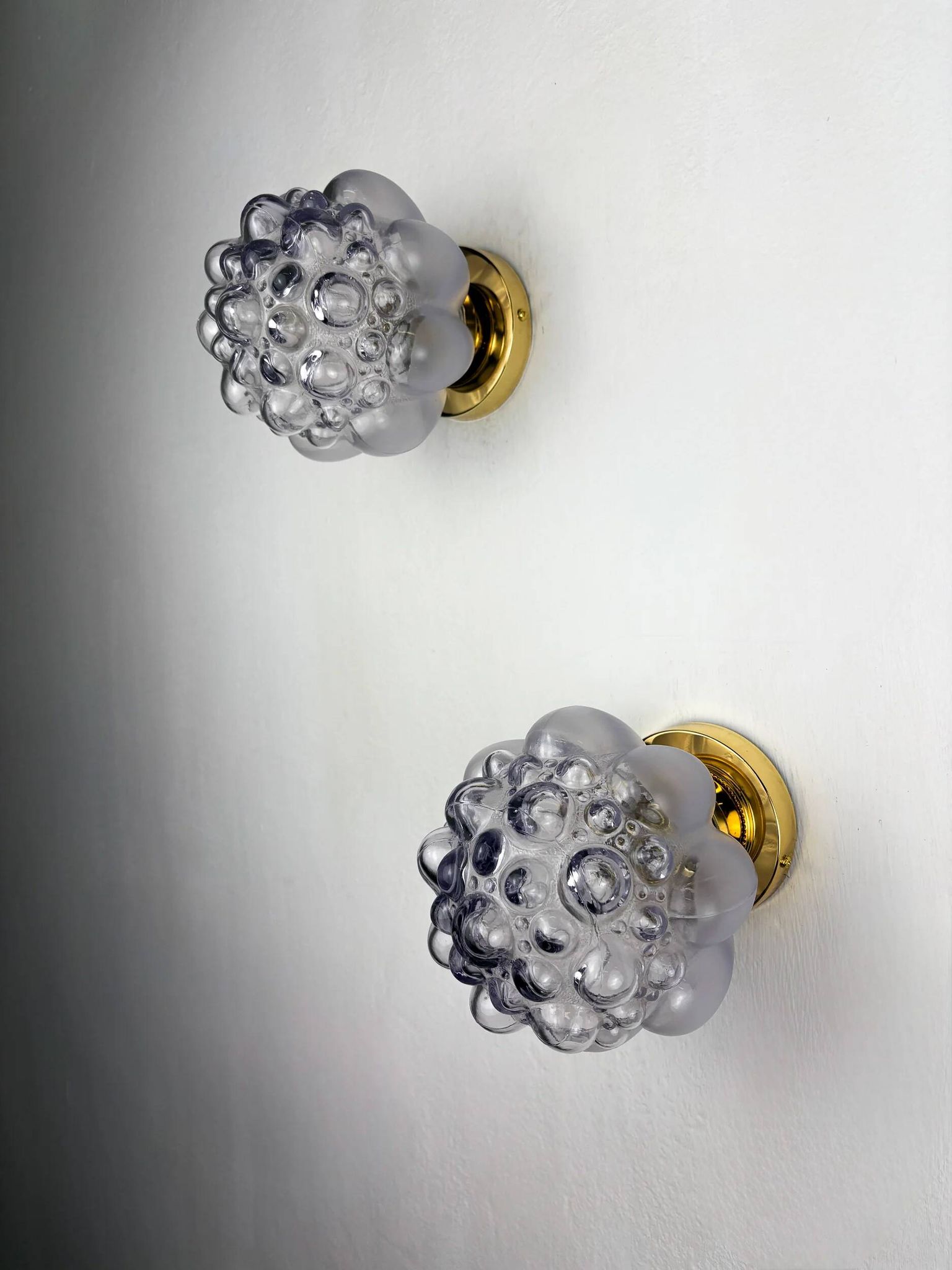 Paire de appliques en verre bulle – style Helena Tynell, Allemagne, vers les années 1970.