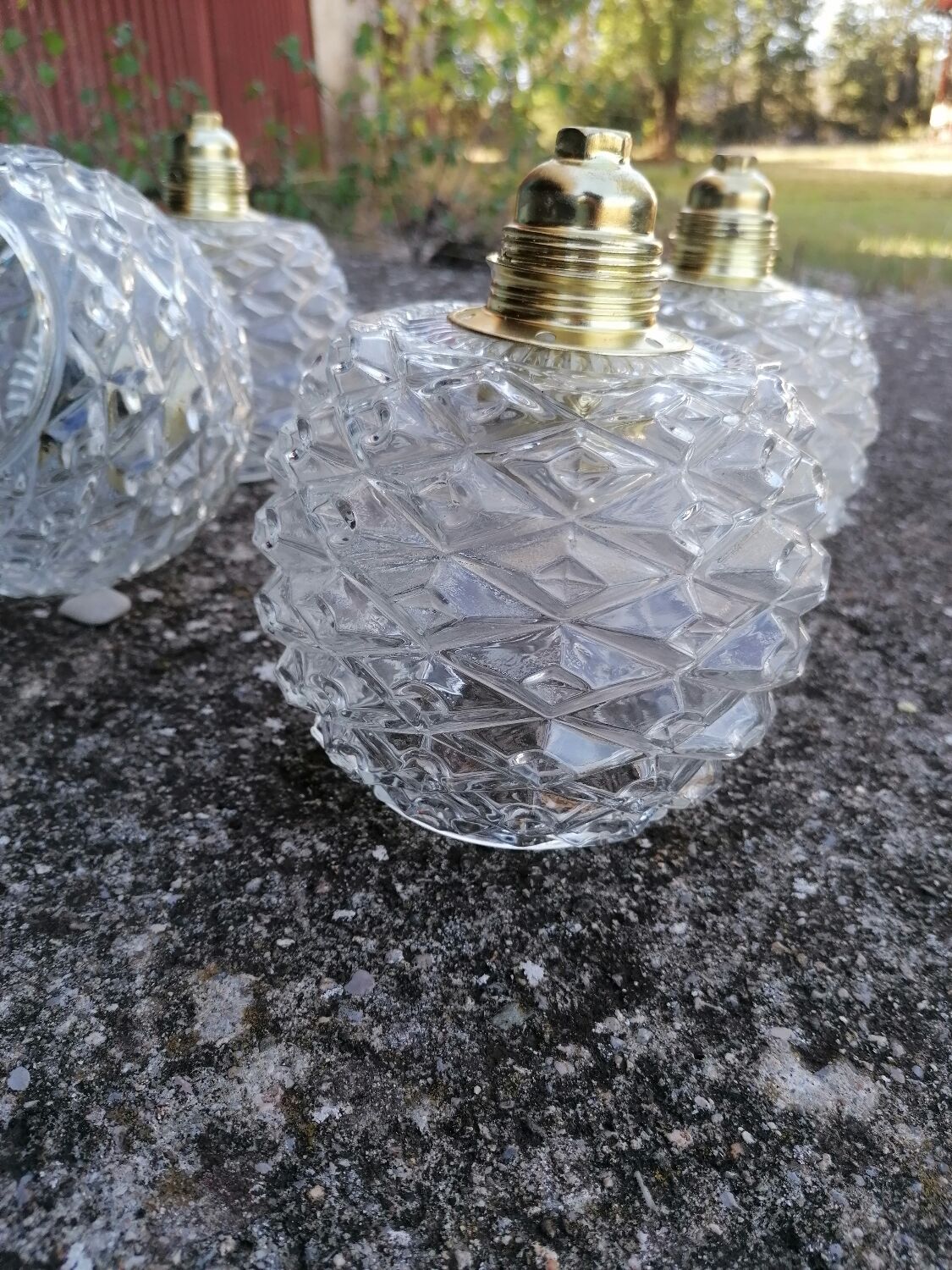 Lot de 4 suspensions globe en verre moulé vintage