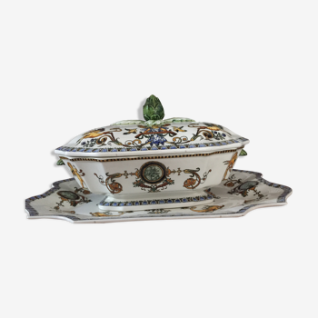 Soup set and its tray in polychrome earthenware of Gien decorated by hand