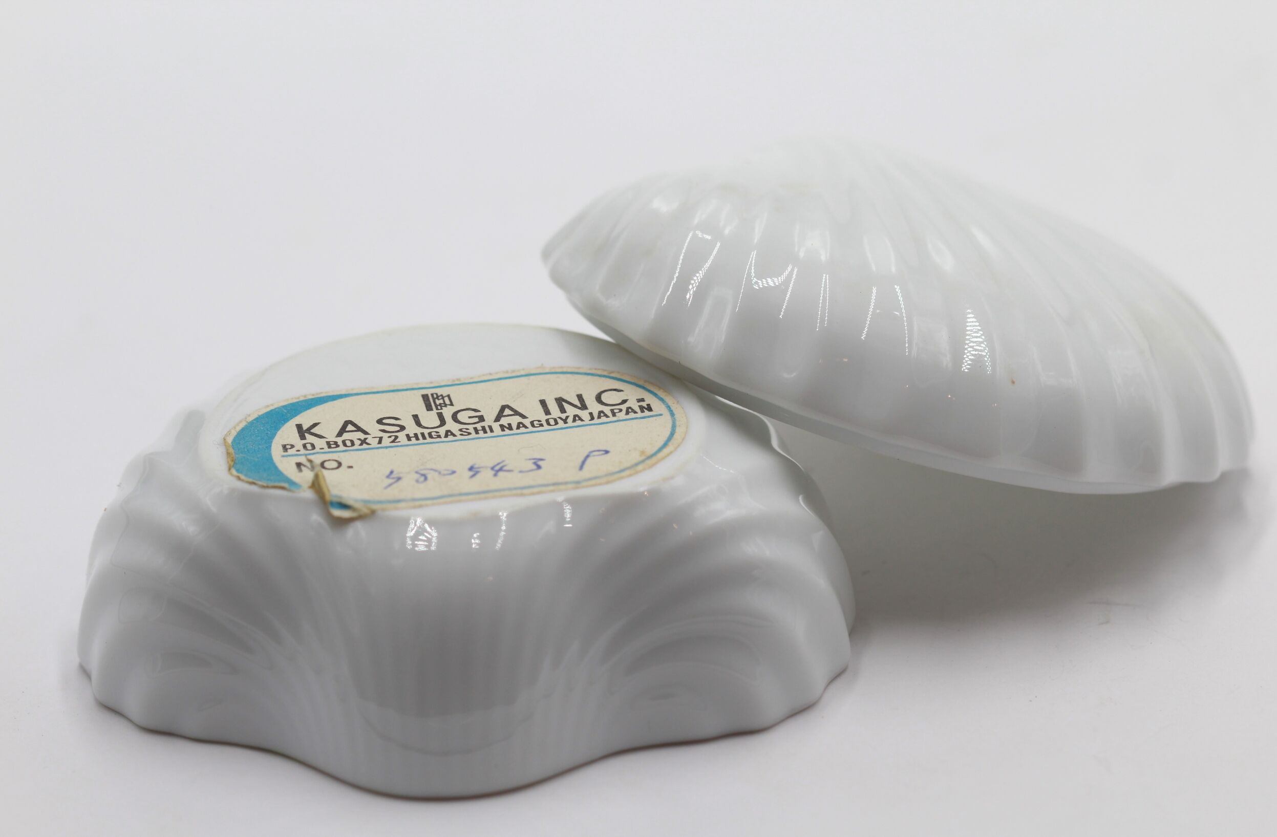 Japanese ceramic shell box