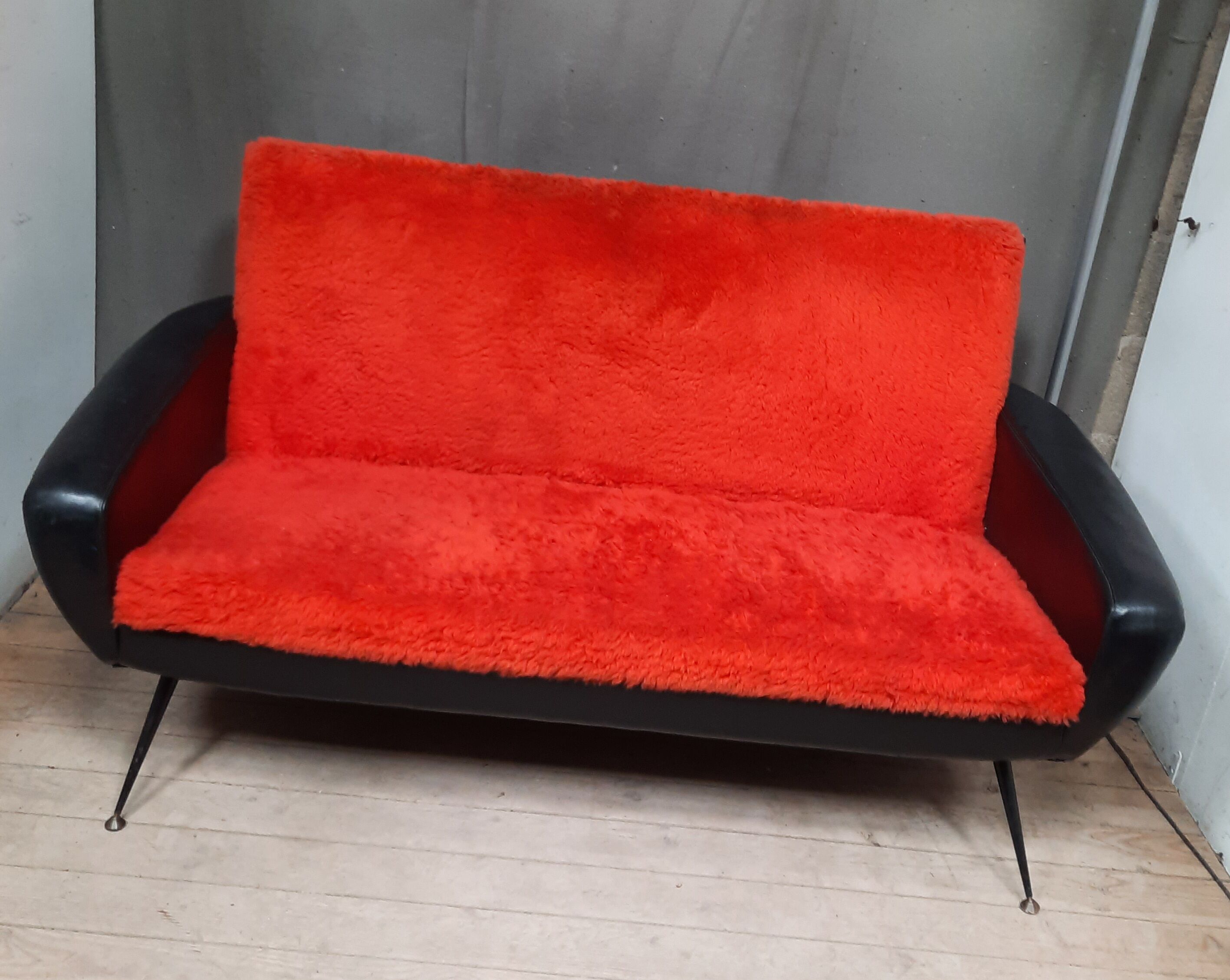 Canapé vintage pieds compas